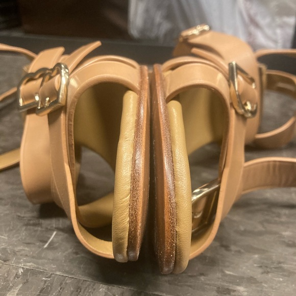 Brooks brothers heel - Picture 2 of 7